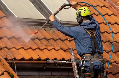 Démoussage et hydrofuge de toiture à Sainte-Croix-à-Lauze